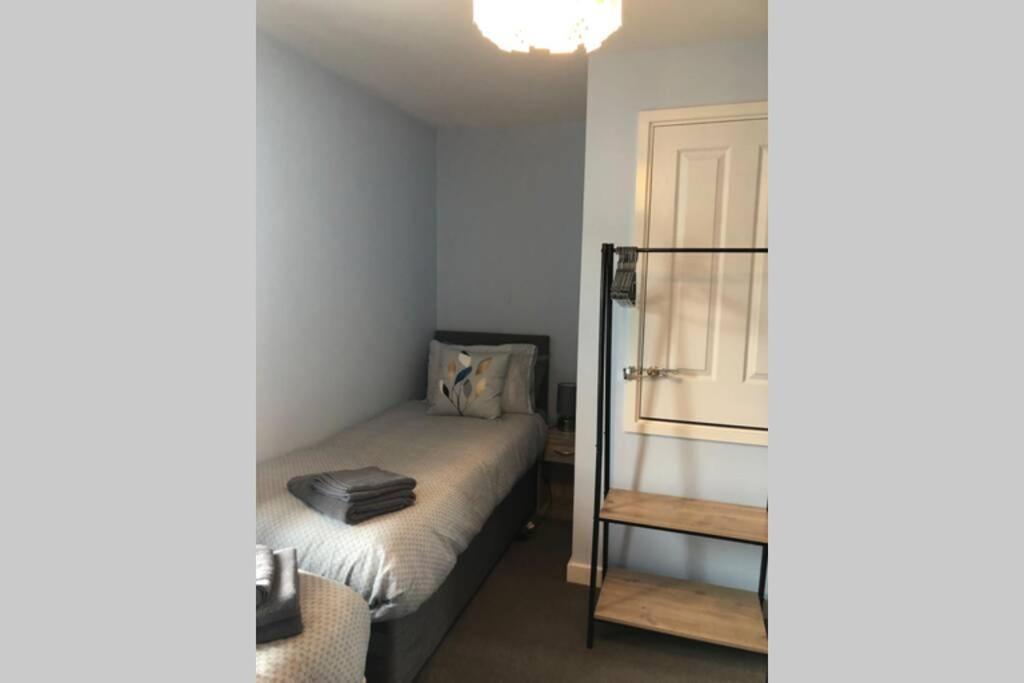 Dudley House **Staycation & Contractors** Sleeps 7 Tipton Exterior foto